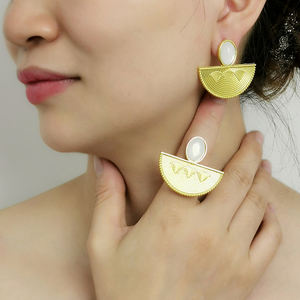 Egitto stile nobile orecchini alla moda set di gioielli Color oro a forma di ventaglio in metallo con perline in resina accessori per feste - Product Image 1