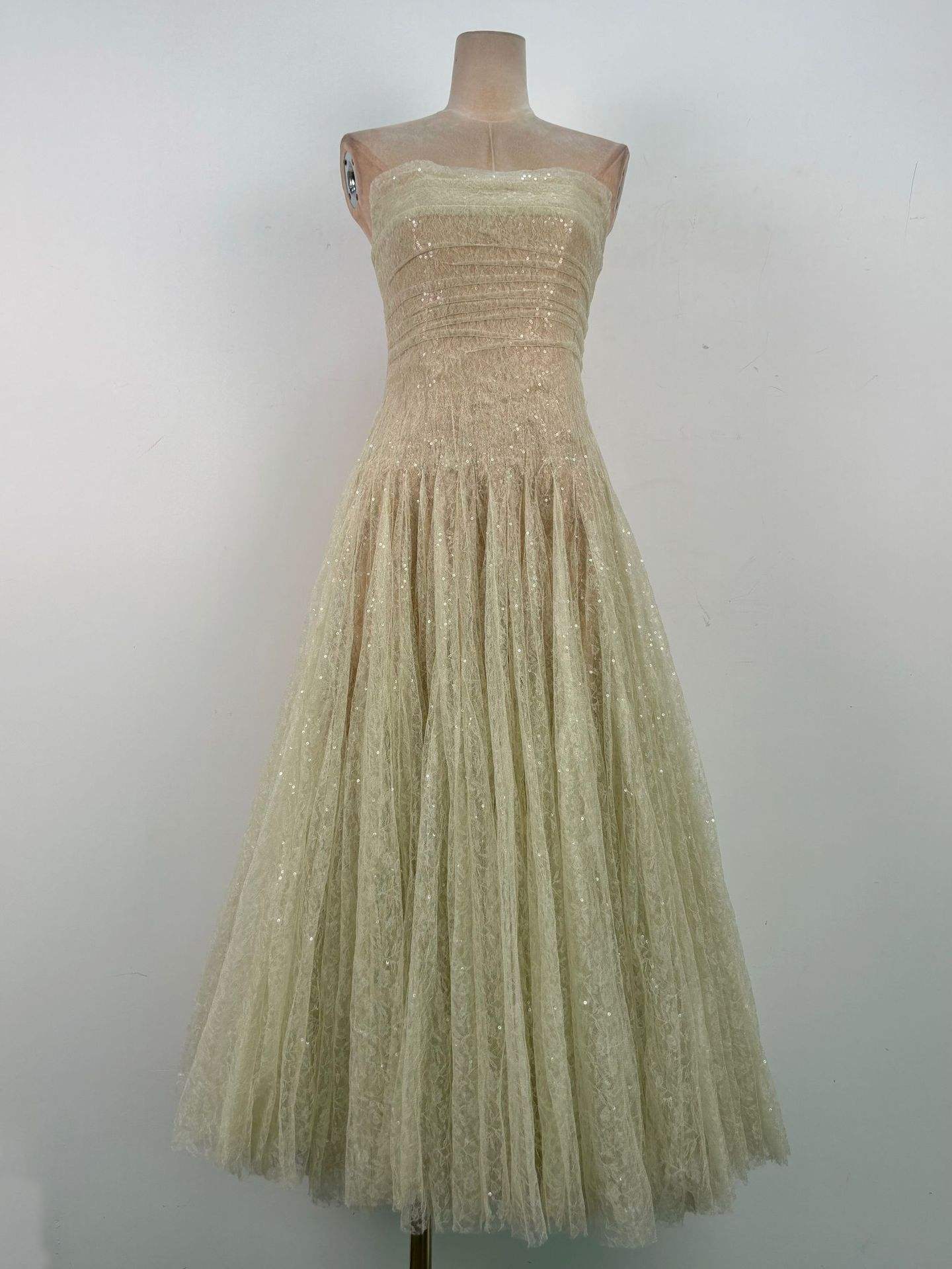 สีเขียวอ่อน