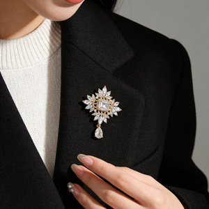 Broche de mariage baroque classique turquoise, épingles de robe de luxe en alliage plaqué or, strass géométriques, perle vintage, cadeau de fête - Product Image 4