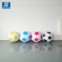 Modèle de football gonflable en PVC hermétique personnalisé pour les événements sportifs en plein air, les compétitions, la publicité et la décoration