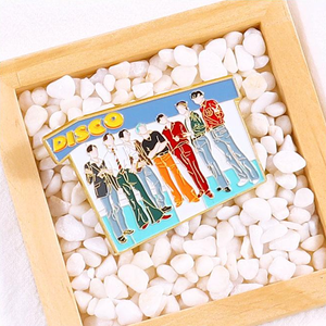 Pins en émail Kpop, personnalisables avec logo, à prix abordable, incluant pins de revers en émail souple, broches, badges en métal et pins en émail rigide - Product Image 6