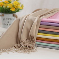 Écharpe en cachemire de couleur unie à la mode en gros, conception de logo personnalisée, châle chaud pour femmes avec des glands