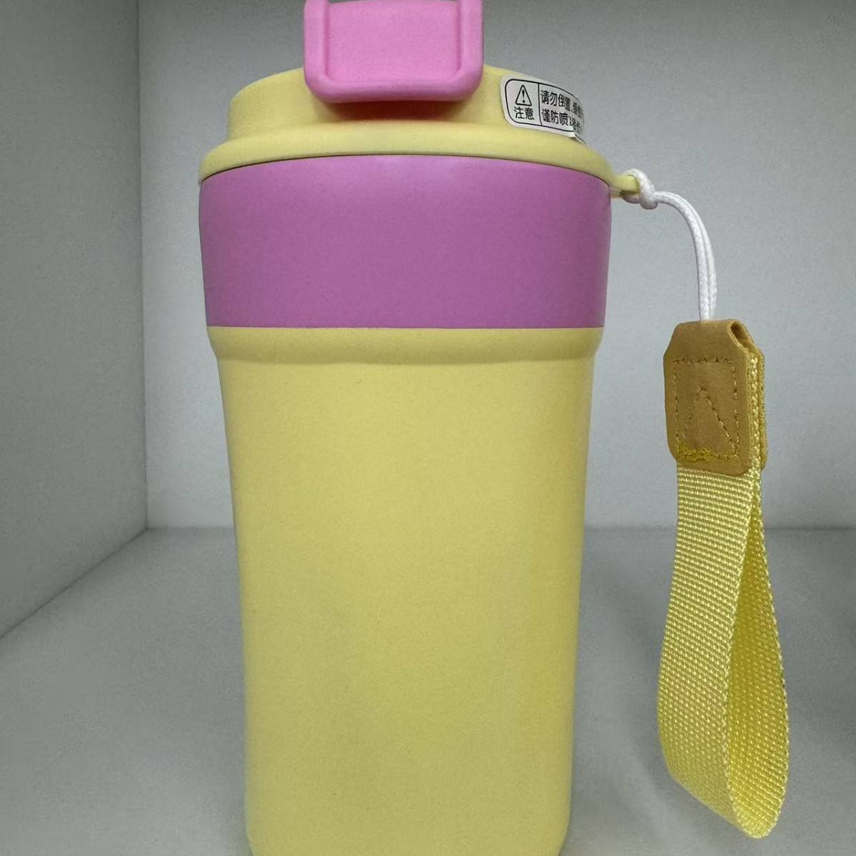 สีข้าวสาลีผสมกับสีชมพูพีช