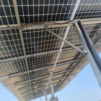 Système de montage solaire photovoltaïque fixe à poteau unique, support galvanisé à chaud, durée de vie de 25 à 30 ans pour les panneaux photovoltaïques