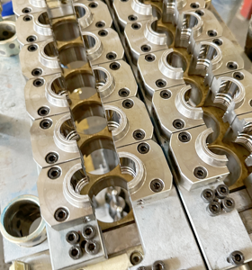 12 <strong>Cavities</strong> <strong>and</strong> One Set <strong>Cores</strong> Jar Preform Mold with 3 Weight Hot Runner Valve Pin Construction Pet Jar Mould - Product Image 3
