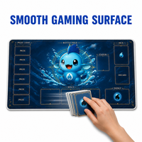 Tapis de jeu TCG et tapis de souris double usage 24x14 pouces en caoutchouc naturel avec bords cousus pour configuration de bureau de jeu