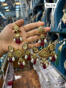 Boucles d'oreilles Jhumka tendance et élégantes en or avec pierres AD pour les mariages, les fiançailles, les soirées, accessoire de mode pour femmes et filles - Product Image 2