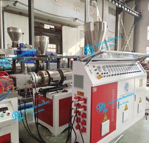 Ligne de production de machines d'extrusion de profilés en <span class=keywords><strong>polystyrène</strong></span> à double vis pour cadre de porte creux en WPC et architrave en PVC - Product Image 2