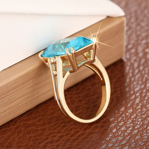 Anello in Cristallo Blu Quadrato per Donne, Accessorio Geometrico Romantico alla Moda per Uso Quotidiano e Feste - Product Image 6