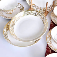 Vente en gros de bols et d'assiettes en céramique ornée d'or exquis personnalisés pour une cuisine raffinée