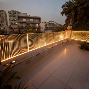 <span class=keywords><strong>Balustrade</strong></span> en verre pour balcon, <span class=keywords><strong>terrasse</strong></span> et <span class=keywords><strong>toit</strong></span> avec éclairage LED, base en U pour l'extérieur, projet de garde-corps en verre - Product Image 1