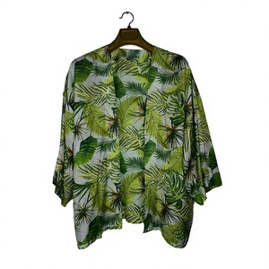 Robe Kimono Courte en Modal Premium, Imprimé Floral Multicolore, Douce et Fantaisie, Idéale pour les Vacances, Coupe Ample Naturelle - Product Image 3