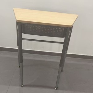 โต๊ะนักเรียนพร้อมถาดเก็บของสำหรับใช้ในห้องเรียน โครงโลหะทนทานและดีไซน์ท็อปไม้ - Product Image 2