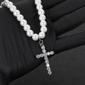 Vente directe d'usine, collier en perles blanches avec pendentif croix en zircon et cuivre, plaqué or 18 carats, collier unisexe - Product Image 4