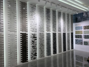 Produits en mosaïque de verre <span class=keywords><strong>noir</strong></span> <span class=keywords><strong>et</strong></span> <span class=keywords><strong>blanc</strong></span>, <span class=keywords><strong>carrelage</strong></span> en céramique pour sol de douche, prix bas, mosaïque de piscine pour sol - Product Image 2