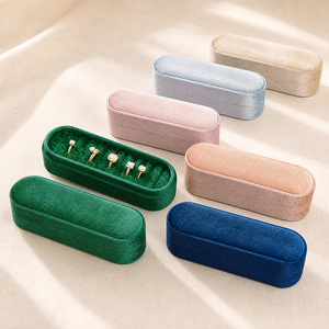 Boîte à bijoux haut de gamme en velours avec couvercle et base, personnalisable avec logo, plateau de présentation multi-emplacements pour bagues, idéale pour les cadeaux - Product Image 2