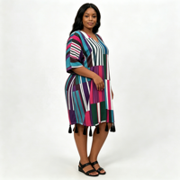 Robe midi d'été 26 en polyester à manches courtes, coupe trapèze, avec pompons, franges et rayures, grande taille, coupe ample, taille mi-haute, col en V profond pour femme