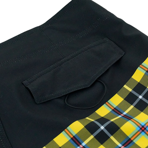 Shorts de plage tendance à carreaux pour hommes, durables et à séchage rapide, avec poches fonctionnelles pour le surf et les vacances tropicales - Product Image 4