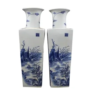Antike Reproduktion des chinesischen Porzellans Blaue und weiße quadratische hohe Boden vasen mit Kangxi Mark