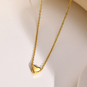 Semplici nuovi prodotti transfrontalieri ciondolo <span class=keywords><strong>alfabeto</strong></span> donna collana in acciaio al titanio collana con ciondolo cuore d'amore - Product Image 6