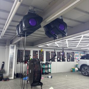 Enrollador de Manguera Eléctrico Retráctil |   Carrete de manguera moderno 3 en 1 para detallado automotriz y lavado de coches, montado en techo - Product Image 4