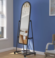 Miroir sur pied arqué mobile avec roulettes, idéal pour les salons et les chambres.