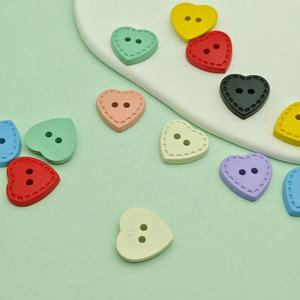 Botones Decorativos de Corazón de Durazno con Puntos de Colores para Abrigo de Mujer, Cárdigan Tejido, Hebilla Decorativa Cosida a Mano para DIY - Product Image 5