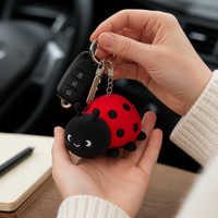 Porte-clés peluche Zaves Coccinelle - Jouet en peluche mignon et durable, respectueux de l'environnement, breloque de sac avec anneau métallique, accessoire souple de 4 pouces pour sac à dos