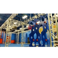Parcours d'obstacles Ninja Warrior intérieur innovant, écologique, durable, taille personnalisable, apprécié des utilisateurs pour sa jouabilité infinie