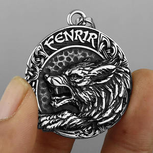 Nouveau Collier Pendentif Disque Gravé Horoscope Géométrique Tendance 2023 avec Chaîne à Maillons Personnalisé en Acier Inoxydable pour Homme Signe Astrologique - Product Image 6
