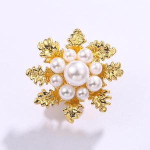 Broche Classique Fleur Croisée Grande en Alliage Or et Argent avec Micro Zircons et Perles, Accessoires pour Enfants et Femmes, Idéale pour Fêtes, Mariages, Cadeaux - Product Image 1