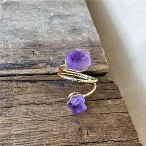 LS-B1051 Bague élégante et noble en pierres précieuses, bague en améthyste naturelle, bague en fil plaqué or faite à la main pour femmes - Product Image 3
