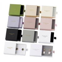 Boîte à bijoux en carton carrée personnalisable avec logo, finition dorée mate et intérieur en éponge, pour cadeaux - Noir, Blanc, Gris, Rose