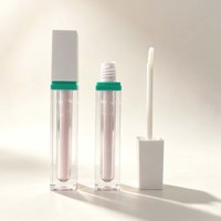 Quadratische Transparente Doppelwandige Lipgloss-Tube mit Weißem Deckel und Grünem Ring, Leere Kosmetik-Lipglaze-Flasche mit Individuellem Logo, Lippenöl-Verpackung