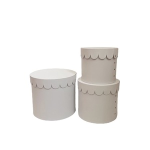 Scatola Vuota Circolare Monocolore per Fiori e Bouquet con Bordo Decorato a Forma di Abito da Principessa - Product Image 6