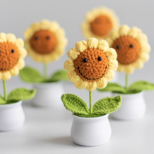 Plantas de Girasol Tejidas a Mano Personalizadas, Adorno de Rosa Simulada con Hilo Terminado, Regalo Festivo - Product Image 2