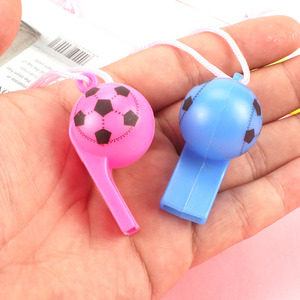 Sifflet de football avec corde, grand accessoire portable pour les matchs de football, cadeau pour la maternelle - Product Image 2
