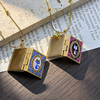 Collier en acier inoxydable de styles variés avec perles naturelles, breloque de Noël, pendentif médaillon vintage 'Maman' en forme de livre, prêt à porter, vente en gros