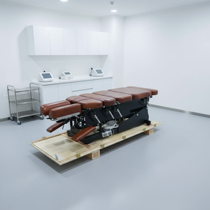 Correction par traction vertébrale, soins de massage, clinique hospitalière, alignement osseux, repositionnement des os de la taille, des épaules et des hanches - Product Image 3