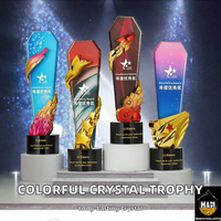 Nouveau style de trophée en cristal coloré créatif, gravure au laser, impression typographique, design durable, réunion annuelle de l'entreprise sportive
