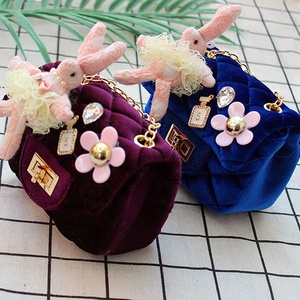 กระเป๋าสะพายข้างผ้ากำมะหยี่ขนาดเล็ก,อุปกรณ์ตกแต่งลายดอกไม้กระต่ายน้อยกระเป๋าสายโซ่สะพายไหล่ขนาดเล็กสำหรับเด็กผู้หญิง - Product Image 2