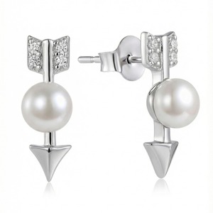 Pendientes de Plata de Ley 925 con Perlas y Diseño de Flecha YILUN, Pendientes de Plata con Baño de Rodio, Diseño Elegante para Mujer - Product Image 1