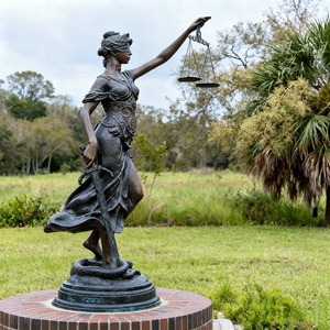 Estatua de la Diosa de la Justicia de Bronce Dorado de Tamaño Real para Exteriores, Decoración Temática Legal para Plazas de Justicia, Edificios Gubernamentales - Product Image 6