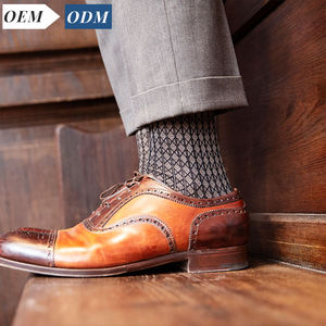 جوارب رجالية عالية الجودة فاخرة بشعار ونمط مخصص طاقم محبوك من النايلون بحجم حر للعمل وموسم الصيف - Product Image 1