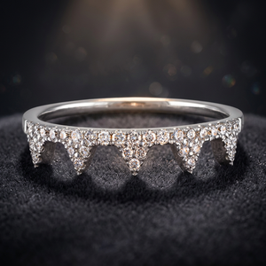Bague Couronne Pavée de Diamants en Or Blanc 14 carats pour Femme, Taille Ronde Brillante, Melee et Triangle - Product Image 3