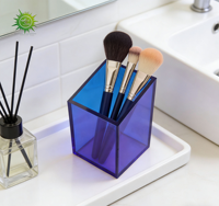 Porte-stylos en acrylique bleu translucide en gros, pot à crayons de bureau à ouverture inclinée pour rangement de fournitures de bureau OEM