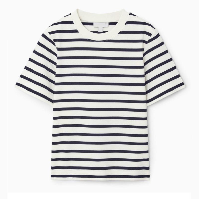 เสื้อยืดคอกลมสีขาว