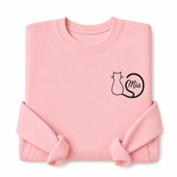 Sweat-shirt à col rond personnalisé avec silhouette de chat brodée et motif de nom en cercle sur la queue, pour un cadeau personnalisé pour les amoureux des chats