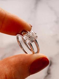 Bague de mariage élégante et romantique en or plaqué 14 carats avec diamant de laboratoire certifié IGI pour femme, alliance de mariée, bijoux de fête et de mode raffinés - Product Image 4