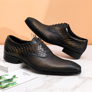 Zapatos de cuero para hombre hechos a mano, a la moda y transpirables, adecuados para hombres en bodas, zapatos de oficina informales de estilo Oxford. - Product Image 5